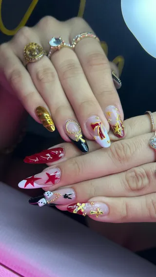 Nail art feita pela Ariel