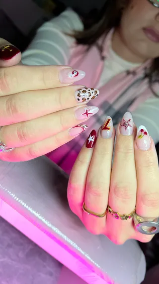 Nail art feita pela Ariel